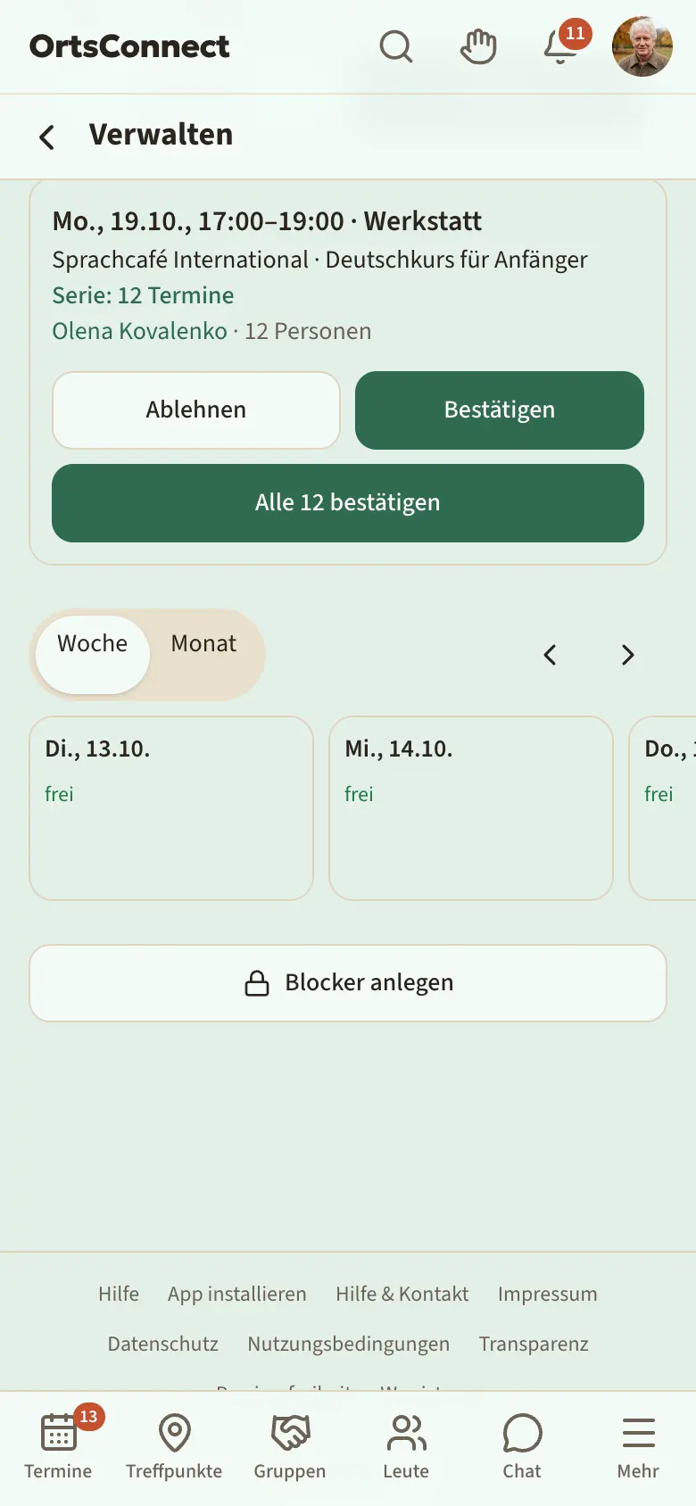 Verwaltung › Belegung, Abschnitt „Offene Anfragen“ mit einer Karte: Datum, Uhrzeit, Raum, Organisation, Zweck, Personen, Aufbau/Abbau; Knöpfe „Ablehnen“ und „Bestätigen“ markiert