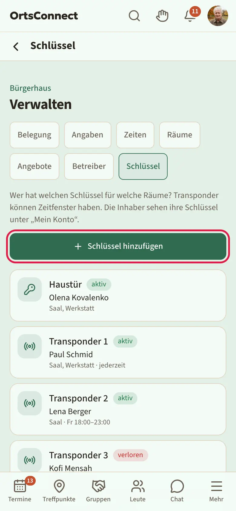 Verwaltung › Schlüssel: Reiter „Schlüssel“ aktiv, Liste mit Transpondern und einem Schlüssel (Inhaber, Räume, „jederzeit“ bzw. Zeitfenster, Status „aktiv“ und „verloren“, einer „nicht ausgegeben“), Knopf „Schlüssel hinzufügen“ markiert